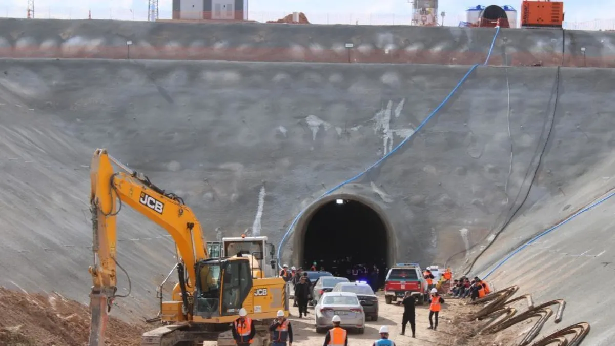 Kayseri'deki hızlı tren şantiyesine kaya düştü: 1 işçi hayatını kaybetti!