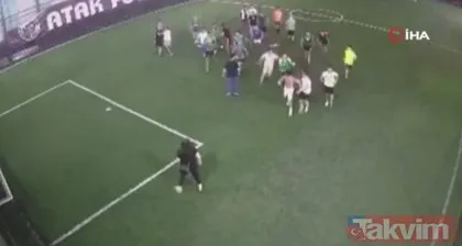 Halı saha boks ringine döndü! Tekme tokat daldılar