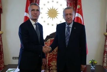 NATO Sekreteri Stoltenberg Başkan Erdoğan'a İsveç için dökerken Stockholm'deki PKK gösterisi dünyayı şaşırttı: Alenen izin veriliyor!