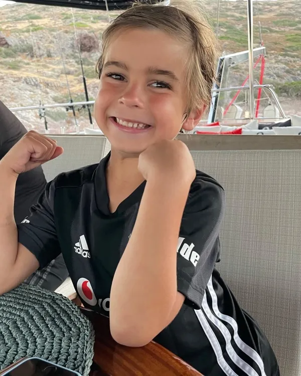 ece-erkenin-hayata-tutunma-sebebim-dedigi-ogluna-bakin-yas-gunu-pozlarina-ilk-yorum-eski-dostu-alisandan-geldi-1649363040723.jpg Ece Erken’in “Hayata tutunma sebebim” dediği oğluna bakın! Yaş günü pozlarına ilk yorum eski dostu Alişan’dan geldi-5