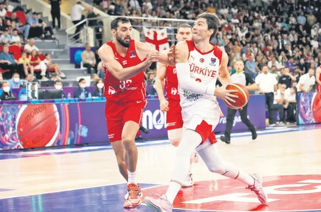 Tatlı mesaj! Türkiye Basketbol Federasyonu Gürcistan'ı eleyen Karadağ’ın soyunma odasına baklava yolladı