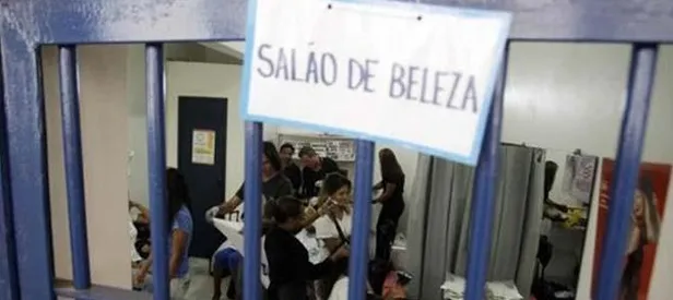 Hapishanede 100 kişi öldü