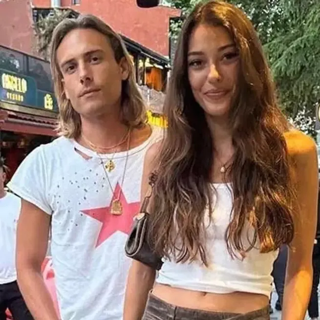 Zembilli’nin Kadir’i Özgür Cem Tuğluk’un gönlü bakın hangi ünlü oyuncuda! Sevgilisi Kırgın Çiçekler’in yıldızı çıktı - 22