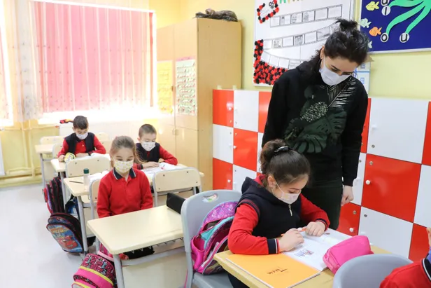 yarin-okullar-tatil-mi-ders-var-mi-18-mart-2022-cuma-okullar-acik-mi-18-mart-canakkale-zaferi-ve-sehitleri-anm-1647515881095.jpg Bugün okullar tatil mi, ders var mı? 18 Mart 2022 Cuma okullar açık mı? 18 Mart Çanakkale Zaferi ve Şehitleri Anma Günü resmi tatil mi?-4