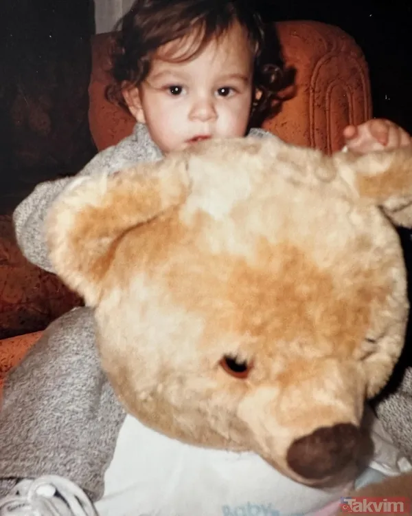 Savaş Zafer'in Bebekliğinden Günümüze Birçok Fotoğrafını Yayınlayan Savaş'ın Kullandığı İfadeler Dikkat Çekti.