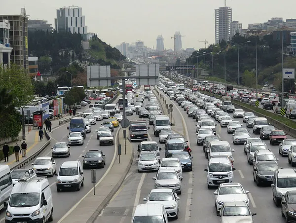 Tam kapanmaya saatler kala İstanbul'da trafik kilit! SON YOL DURUMU-2