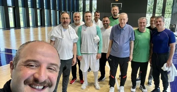 Başkan Erdoğan’dan KKTC dönüşü Külliye’de basketbol maçı! O anlar Varank’ın kadrajında...  Maç sonrası özçekim...