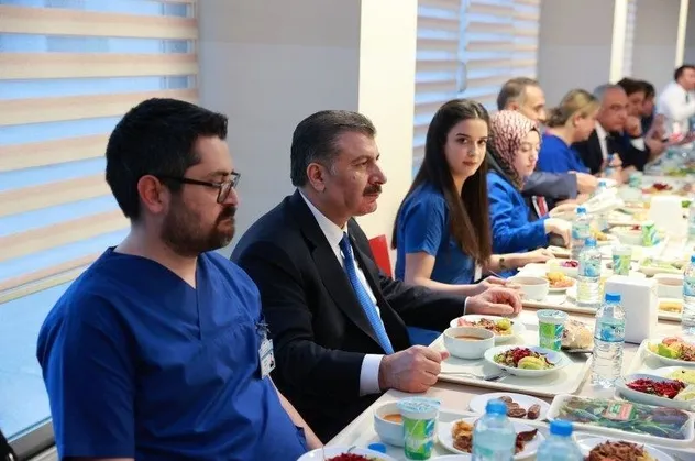 Sağlık Bakanı Fahrettin Koca maskesiz günlerin sinyalini verdi! "Bayramı bayram gibi yaşayacağız"