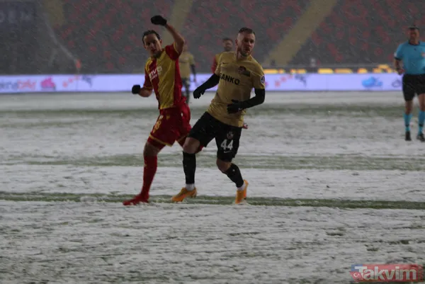 Gaziantep FK - Yeni Malatyaspor maçı yoğun kar yağışı nedeniyle ertelendi - 4