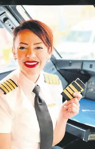 Elif Güveyler, 6 bin saatlik uçuşu tamamlayıp kaptan pilotluğa yükselerek tarihe geçti