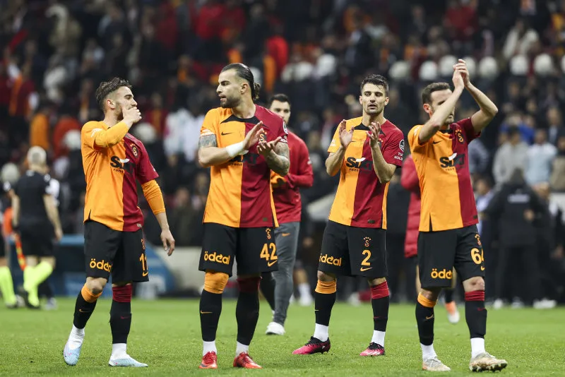 Galatasaray'da büyük temizlik! O isimlerle yollar ayrılıyor - 4