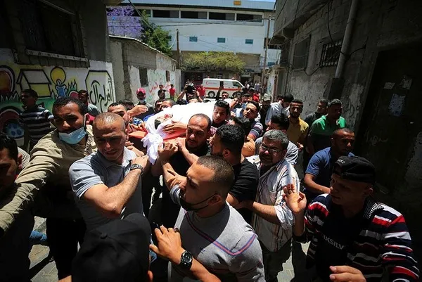 filistinde-cocuklar-sehit-duserken-almanya-siyonist-teroristleri-kolluyor-israil-kendini-savunma-hakkina-sahiptir-1620833547135.jpeg Filistin'de çocuklar şehit düşerken Almanya, siyonist teröristleri kolluyor: "İsrail kendini savunma hakkına sahiptir"-3