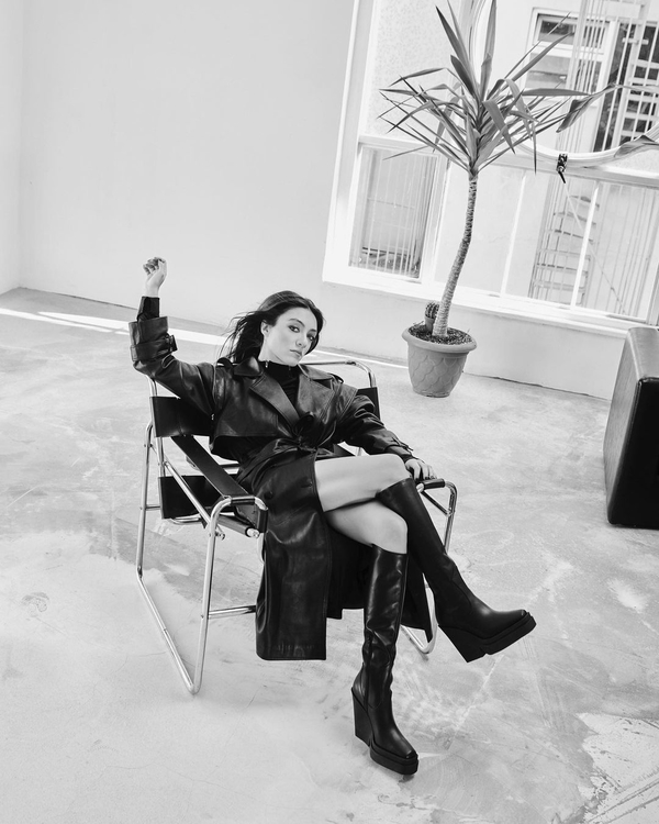 merve-dizdar-siyahlar-icinde-bacak-dekoltesi-verdi-sandalyesine-yayilip-sosyal-medyayi-salladi-masumlar-apartm-1669837743801.jpg Merve Dizdar siyahlar içinde bacak dekoltesi verdi! Sandalyesine yayılıp sosyal medyayı salladı! Masumlar Apartmanı’nın Gülben’iydi...-7