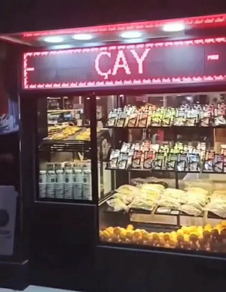 1652447798255.jpg Kocaeli'de mide bulandıran görüntü! Lağım faresi poğaçaların içinde cirit attı! O görüntülere inceleme-4