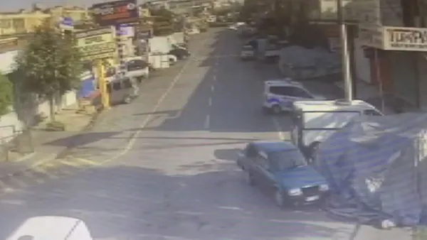 basaksehirde-2-cirak-tamir-icin-birakilan-polis-araciyla-sanayiyi-birbirine-katti-1622703275813.jpg Başakşehir'de 2 çırak tamir için bırakılan polis aracıyla sanayiyi birbirine kattı-4