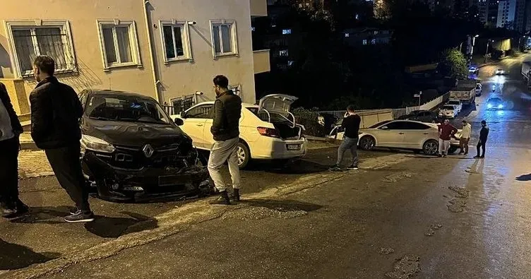 Ümraniye'de korkutan kaza! Fren yerine gaza bastı, kırdı geçirdi: 14 araca birden çarptı!-1