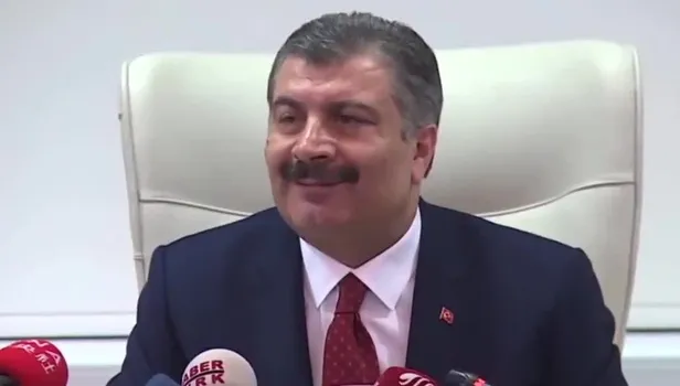 Sosyal medya, Bakan Fahrettin Koca'nın bu sözlerini konuşuyor: "Kusura bakma kızım"