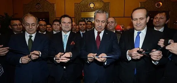 Anadolu Ajansı Amerika Bölge Direktörlüğü New York Ofisi, Başbakan Yardımcısı Bülent Arınç'ın katılımıyla açıldı.