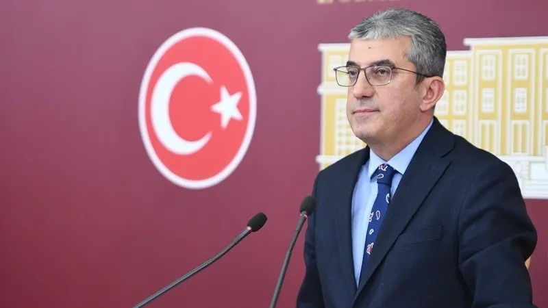 cocuklara-sosyal-medya-kalkanina-chp-itirazi-duzenleme-aymye-tasindi-1782401376043.jpeg Çocuklara sosyal medya kalkanına CHP itirazı! Düzenleme AYM’ye taşındı-3