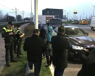 Hollanda Bakan Kaya’nın aracını durdurdu!