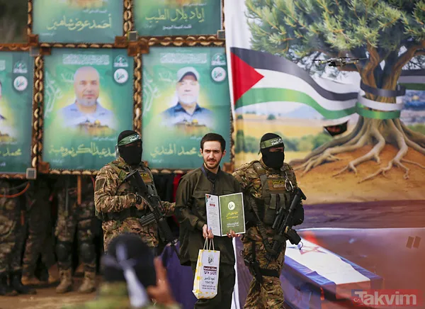 Gazze’de rehine takasına damga vuran an! İsrailli esir Kassam savaşçısını alnından öptü - 11