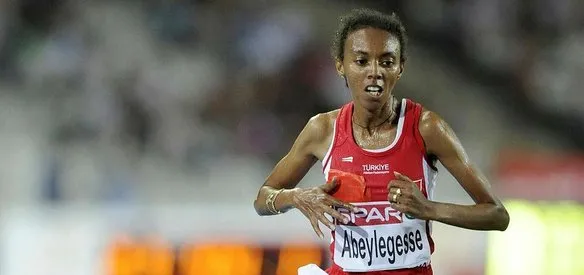 Türkiye Atletizm Federasyonu (TAF) Disiplin Kurulu, geriye dönük incelemede, 2007 Dünya Şampiyonası'nda alınan numunelerinde yasaklı maddeye rastlanan milli atlet Elvan Abeylegesse'ye iki yıl men cezası verdi