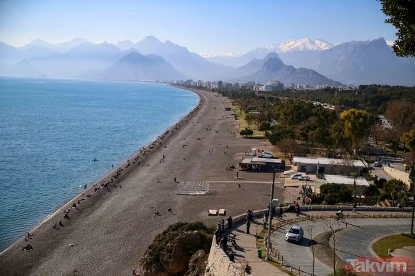 Ocak Ayı Olmasına Rağmen Denize Giren Osman Şahin De, "Antalya'mız Bir Başka, Bunu Anlatmaya Sözler Yetmez, Görmek Lazım. Deniz Suyu Harika, İlk Etapta Soğuk...