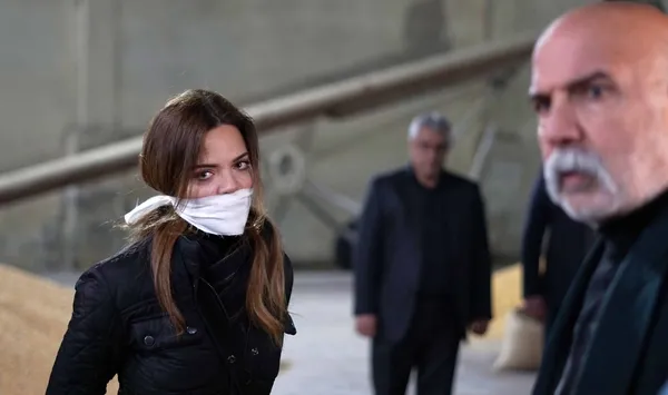 abdulkadir-cilgina-dondu-bir-zamanlar-cukurova-124-bolum-2-fragmani-yayinlandi-sen-bizim-biletimizi-kestin-1644866835613.jpg Abdülkadir çılgına döndü! Bir Zamanlar Çukurova 124. bölüm 2. fragmanı yayınlandı: “Sen bizim biletimizi kestin”-2