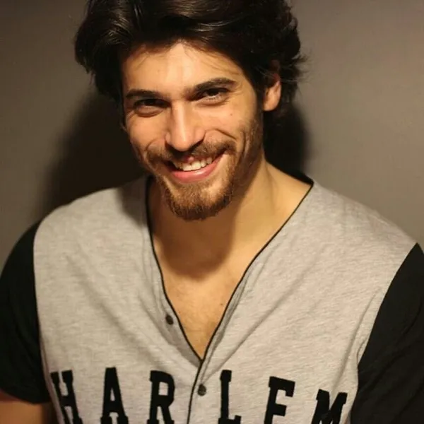 Can Yaman karakolluk oldu!-1