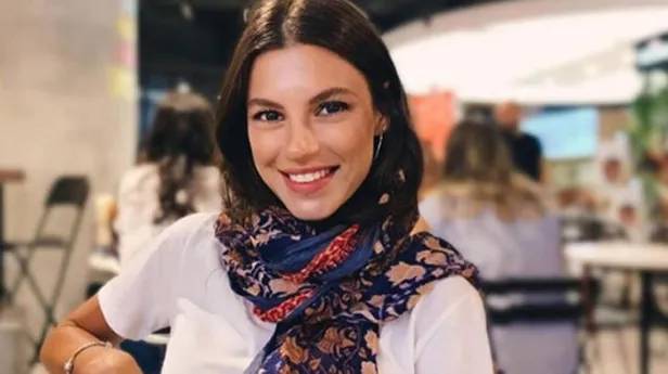 16-senelik-rolunu-birakip-geliyor-camdaki-kizdaki-yeni-roluyle-kariyerine-ivme-kazandiracak-1637857860523.jpg 16 senelik rolünü bırakıp geliyor! Camdaki Kız'daki yeni rolüyle kariyerine ivme kazandıracak-7