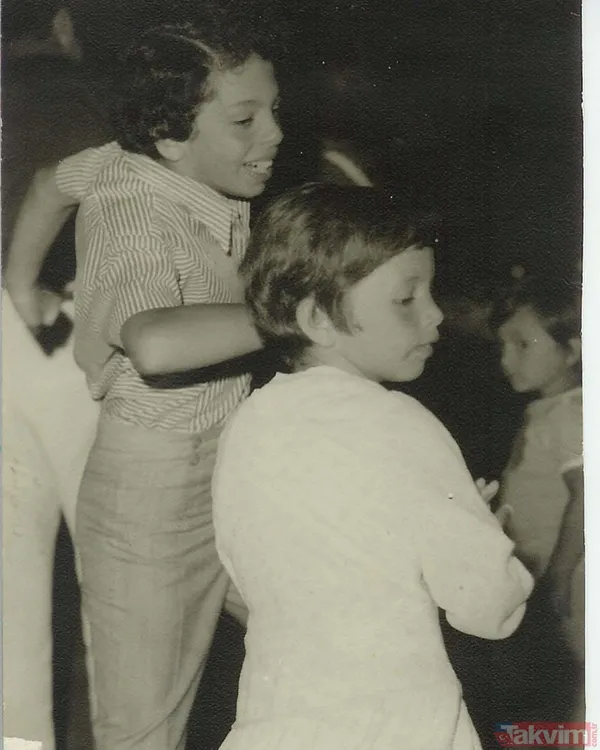 İpuçları bizden tahmin etmesi sizden! Fotoğraftaki ünlü şarkıcıyı tanıdınız mı? - 4