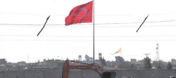 Suriye sınırına dev bayrak asıldı