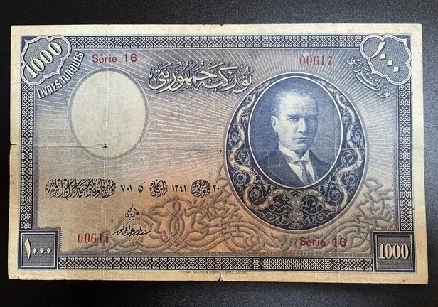 1927-tarihli-1000-tllik-eski-banknotu-bulan-yasadi-tanesi-tam-1000-altin-degerinde-1699349563622.jpg Tanesi bin altın ediyor! 1927 tarihli 1.000 TL'lik tarihi banknotu bulan sevinçten dört köşe olacak-2
