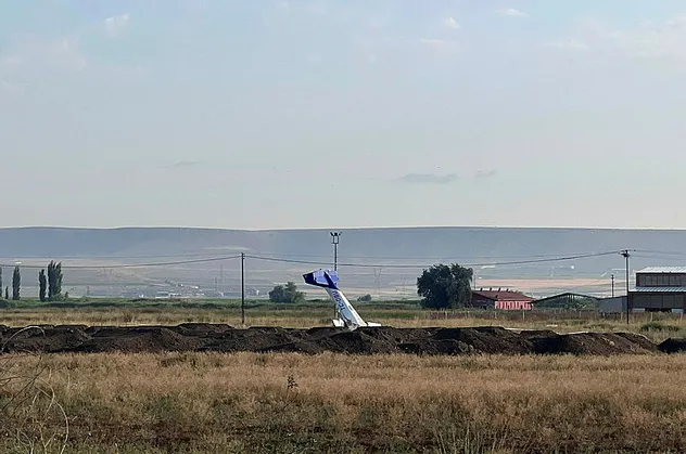 Afyonkarahisar'da zorunlu iniş yapan uçak görüntülendi! Sabahın ilk ışıklarıyla ortaya çıktı