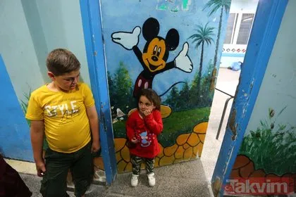 SON DAKİKA: Filistinli aileler çocuklarını İsrail bombalarından korumak için okullara sığındı