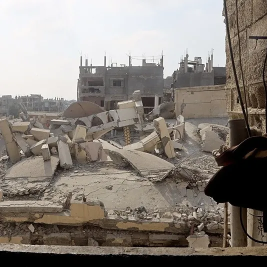 Filistinlilere ait evleri ve ahırları yıktı