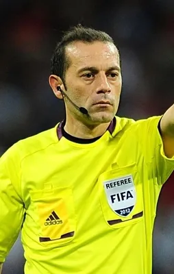 UEFA'dan Cüneyt Çakır'a zor görev