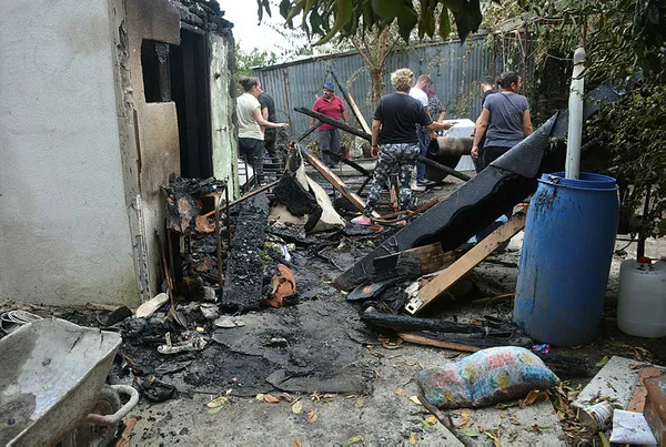 sinopta-emekli-adamin-2-katli-evi-kule-dondu-kimsenin-gunahini-alamam-bu-konuda-1597088498451.jpg Sinop’ta emekli adamın 2 katlı evi küle döndü: Kimsenin günahını alamam bu konuda-2