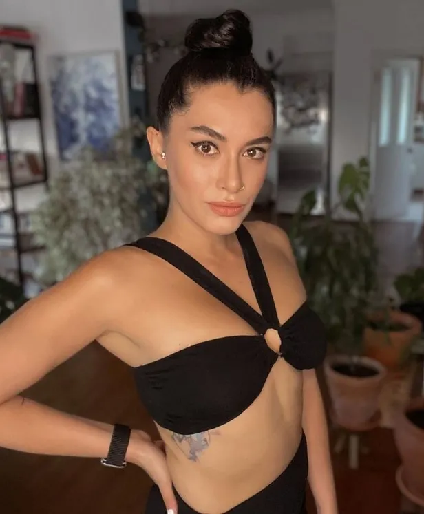 1-ayda-7-kilo-verdiren-hande-dogandemir-diyeti-33luk-oyuncu-bakin-nasil-dal-gibi-kalmis-sadece-o-meyve-sayesin-1700238173762.jpg Yalnızca o meyveyi yiyerek mum gibi eridi: 7 kilo verdiren Hande Doğandemir diyeti!-9
