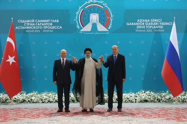 uclu-zirvede-samimi-goruntuler-baskan-erdoganin-putin-ile-diyalogu-dikkat-cekti-1658317535920.jpg Üçlü zirvede samimi görüntüler: Başkan Erdoğan'ın Putin ile diyalogu dikkat çekti-5