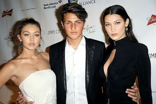 "Gigi'nin ismi Nur, Bella'nın ismi de Hayriye..." Baba Mohamed Hadid Sultanahmet Camii'nde-10