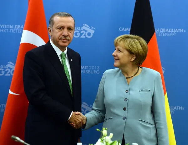 baskan-erdoganin-davetine-icabet-eden-almanya-basbakani-angela-merkel-yarin-turkiyede-1634302634488.jpg Başkan Erdoğan'ın davetine icabet eden Almanya Başbakanı Angela Merkel yarın Türkiye'de-2