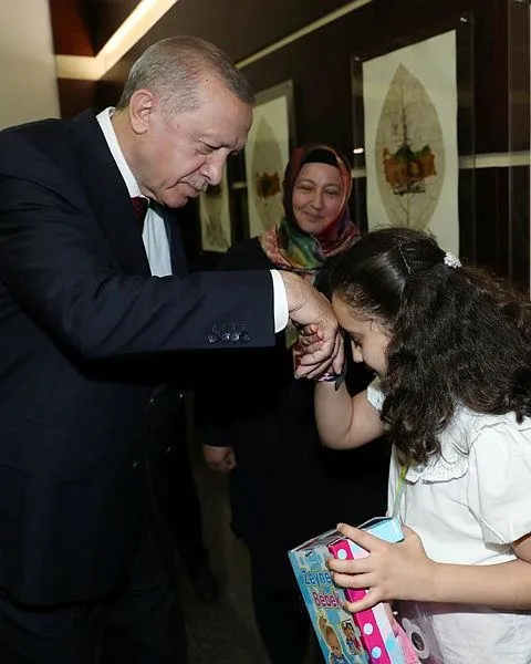 baskan-erdogandan-ak-parti-genisletilmis-il-baskanlari-toplantisinda-onemli-mesajlar-hedef-23-milyon-uye-1655386809824.jpeg Başkan Erdoğan'dan AK Parti Genişletilmiş İl Başkanları Toplantısı'nda önemli mesajlar: Hedef 23 milyon üye-5