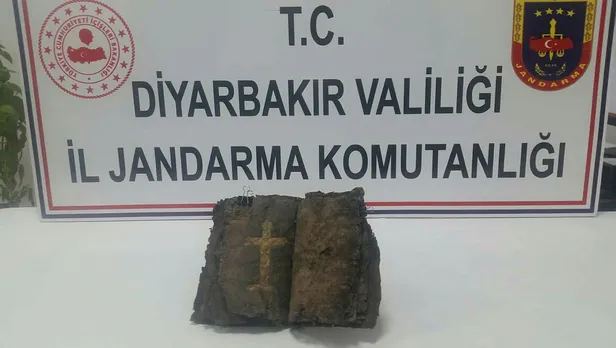 Diyarbakır'da bulundu! Deri üzerine altın işlemeli-4