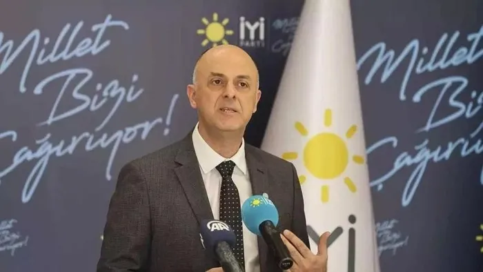 iyi-partide-izmir-kaosu-umit-ozlale-sinan-bezircilioglu-kavgasinda-yeni-perde-gorevden-alindi-1704979636128.jpeg İYİ Parti'de 'İzmir' kaosu! Ümit Özlale - Sinan Bezircilioğlu kavgasında yeni perde... Görevden alındı-3