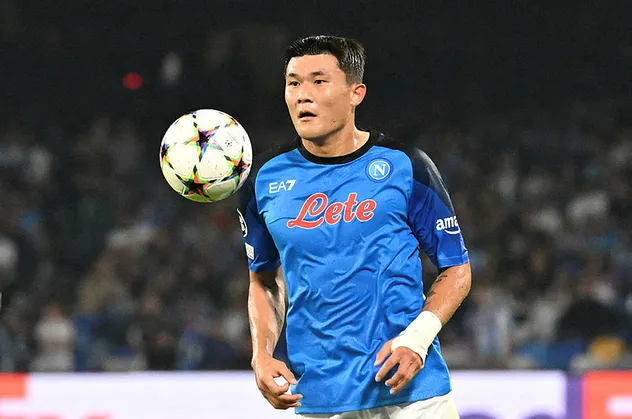 18 ay sonra başa gelen akıl! Fener’in eski yıldızı Manchester United’ın cebini yakacak: İşte Kim Min Jae için bomba iddia