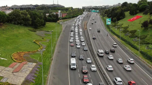 istanbulda-trafik-cilesi-sabahin-erken-saatlerinde-basladi-1631167222119.jpg İstanbul’da trafik çilesi sabahın erken saatlerinde başladı!-2