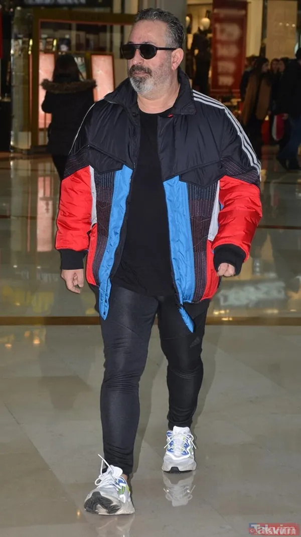 O Dönem Kaslı Vücudu İle Adeta Sosyal Medyada Olay Yaratan Cem Yılmaz'ı Yine Sportif Görünmeye Çalışıyor... İşte Cem Yılmaz'ın Mercedes Amg Gtc'si Ve Ünlülerin...