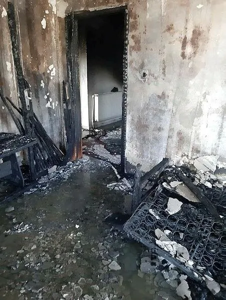Kırşehir'den 3 yaşındaki Kerzi Nur Kablan yangında hayatını kaybetti! 2 çocuğunu balkondan atarak alevlerden kurtaran anne yoğun bakımda-5