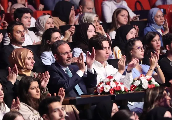 bakan-kasapoglu-yunus-emre-anisina-siir-okudu-1664265798106.jpg Bakan Kasapoğlu Yunus Emre anısına şiir okudu-2